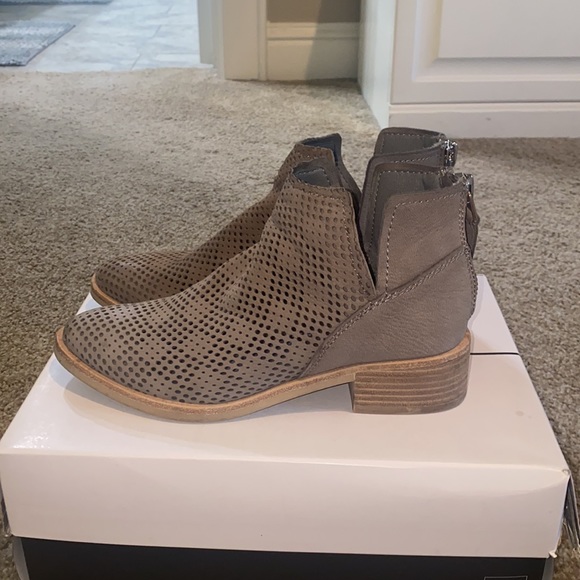 Dolce Vita Bootie - Picture 3 of 7